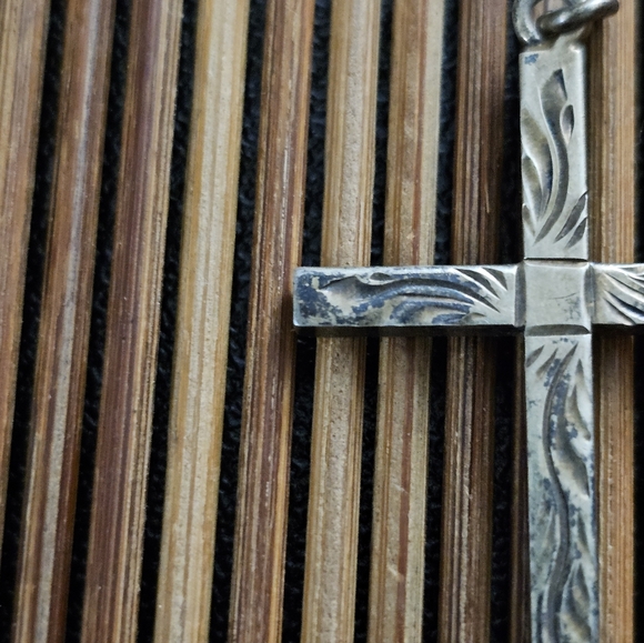 12k Gold Filled Etched Cross Pendant (Vintage) - Picture 4 of 11